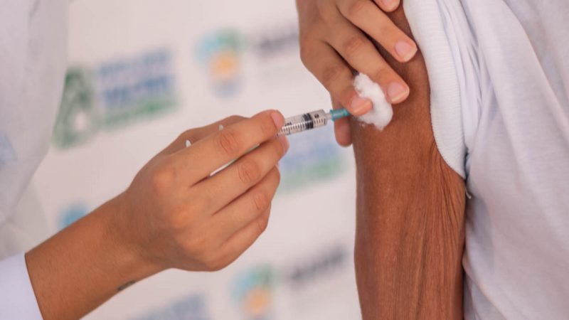 Aplicação da primeira dose da vacina nos idosos de 80 anos ou mais contra a Covid-19